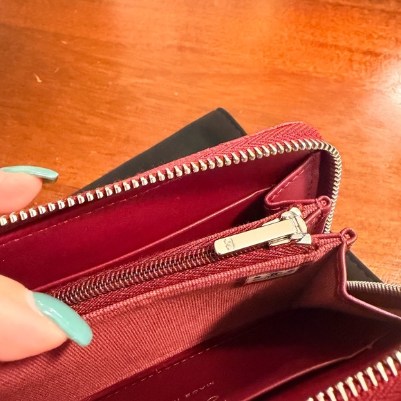 💎NEW💎 Rare Chanel 2024 Burgundy Jeweled Card Case - Picture 6 of 7